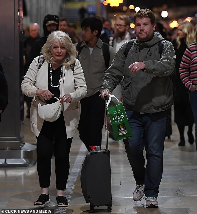 The former Late Late Show host helped Alison, who plays Pam Shipman on the show, with her luggage to a waiting taxi.