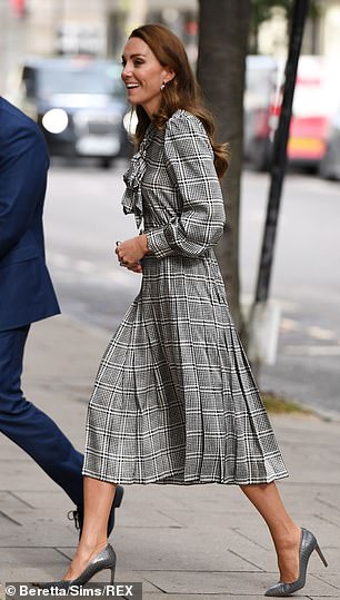 She paired the look with a striking pair of grey patent leather high heels.