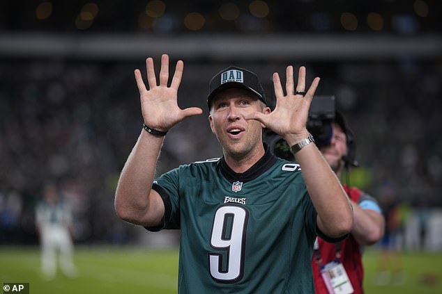 Foles played catch with fans before the Eagles faced the Falcons on Monday Night Football