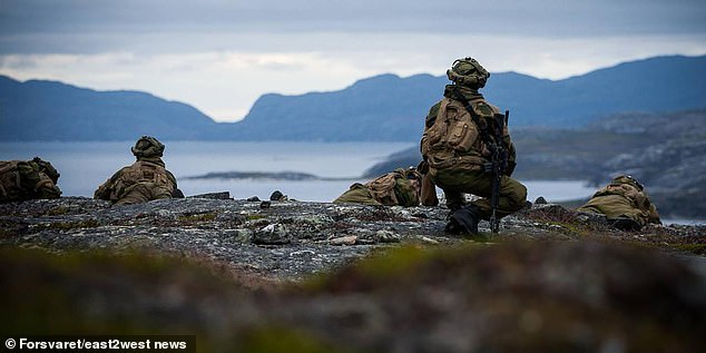 File image shows Norwegian soldiers near the border with Russia