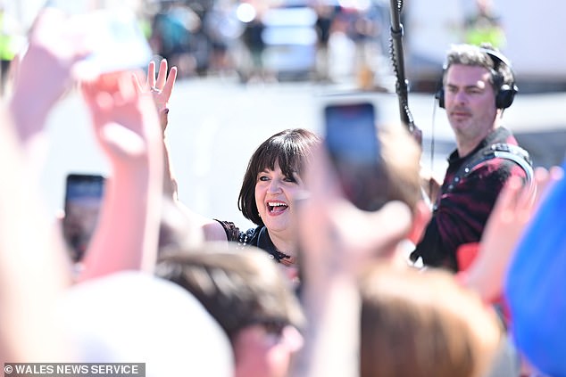 Ruth was photographed greeting hundreds of fans on Tuesday as filming continued.