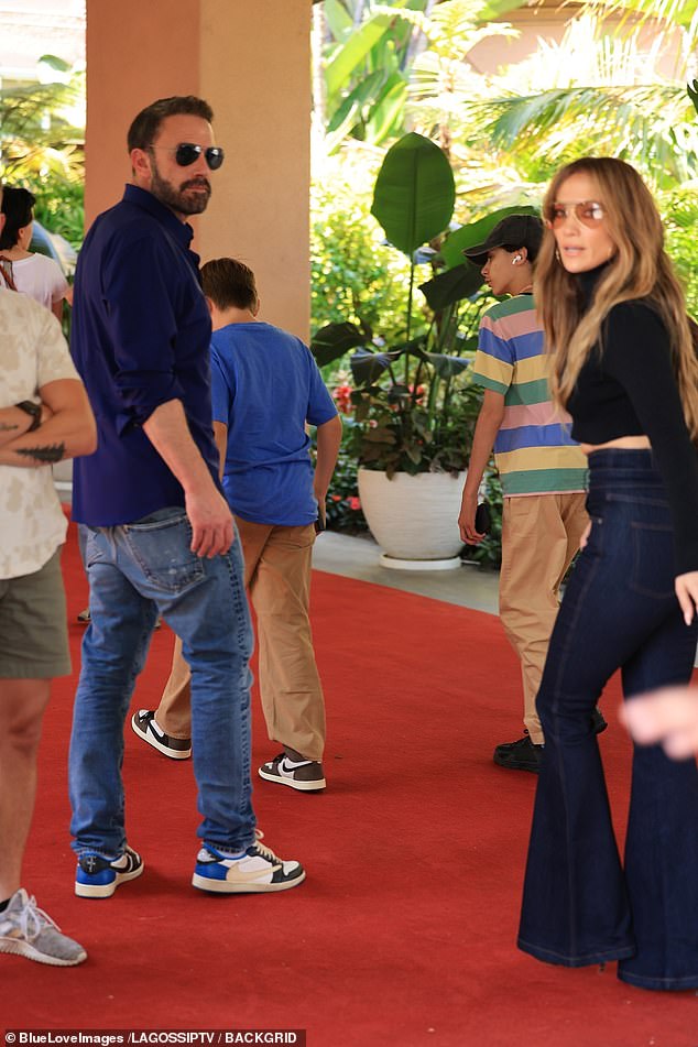 On Saturday, Affleck and Lopez took their children Max, Emme, Samuel and Fin to the Beverly Hills Hotel for lunch.