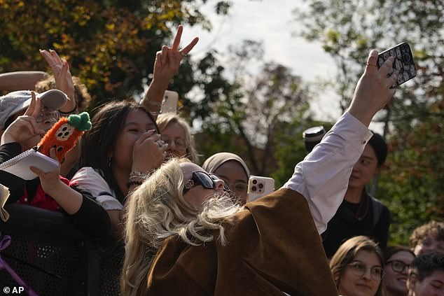 Fans crowded around to take selfies with Nicola as she left the venue after the show ended.