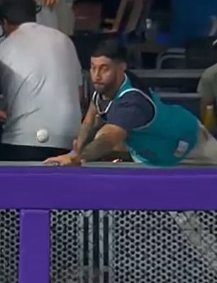 A Marlins fan tries to catch Ohtani's ball