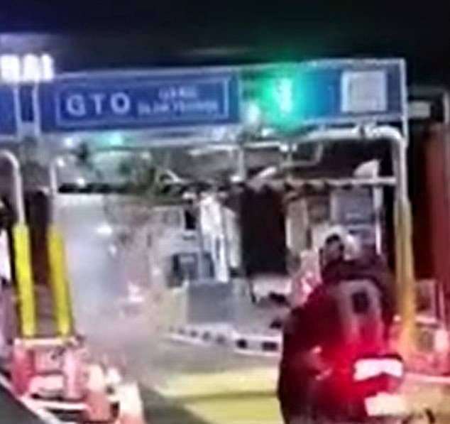 This image shows the scene after a British tourist crashed into a tollbooth in Bali.