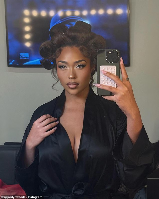 On Friday afternoon, Jordyn took to Instagram to share a new series of photos with her 12 million followers.