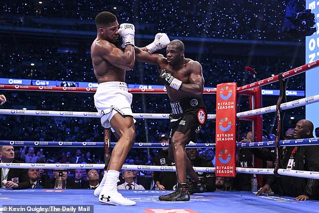 Dubois caught Joshua with a lightning-quick counterpunch as he moved forward.