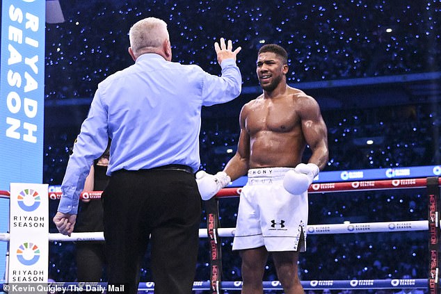 Joshua received three standing counts as he fought to remain in the heavyweight title clash.