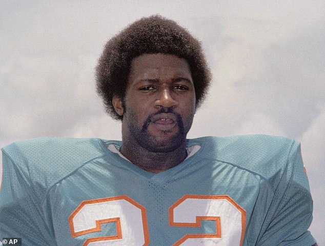 Morris was a vital part of the undefeated 1972 Miami Dolphins team that won the Super Bowl.