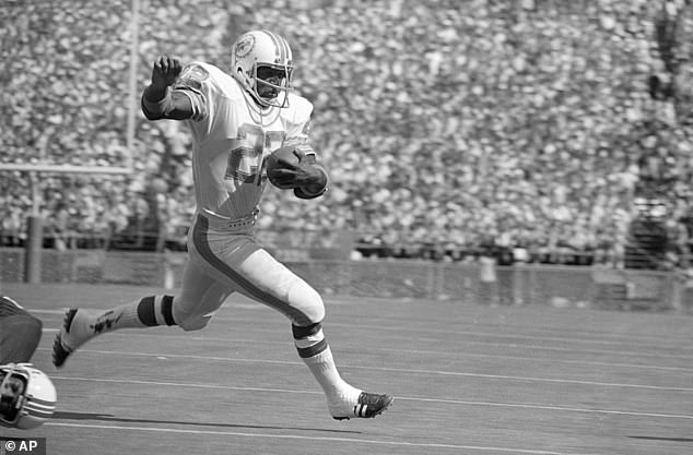 Morris scores against the New England Patriots during a game at the Orange Bowl in 1972