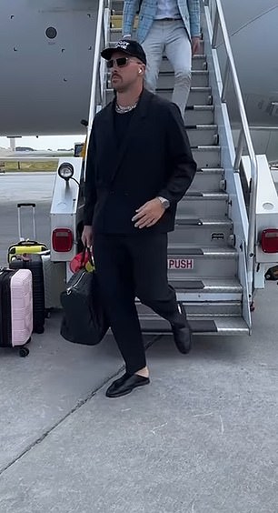 Travis Kelce stepped off the plane in Atlanta in an all-black outfit.