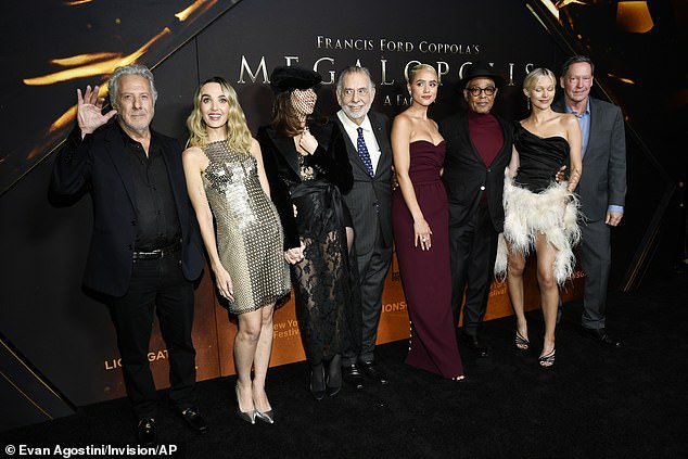 The entire cast looked very elegant for the moment.