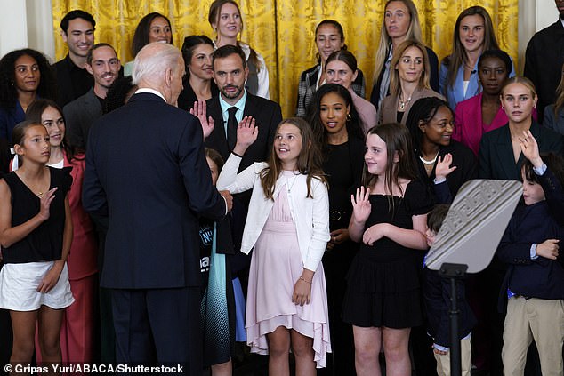 The president invited the children to come up on stage after the event.