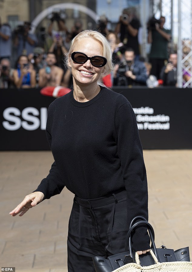 The 57-year-old Canadian-American actress was casual as she landed in Spain's Basque Country.