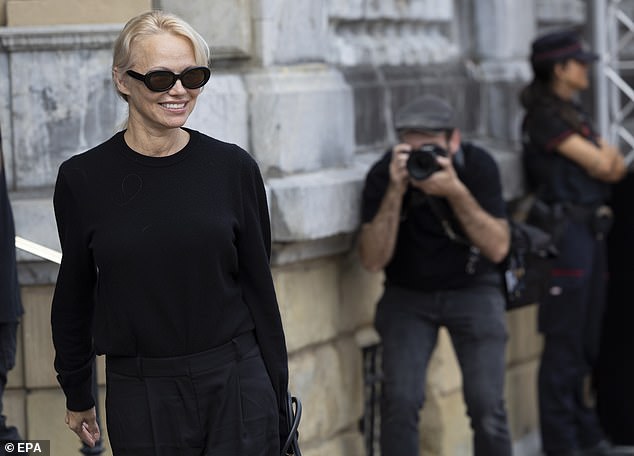 1727271439 516 Pamela Anderson goes makeup free to embrace the autumn weather at