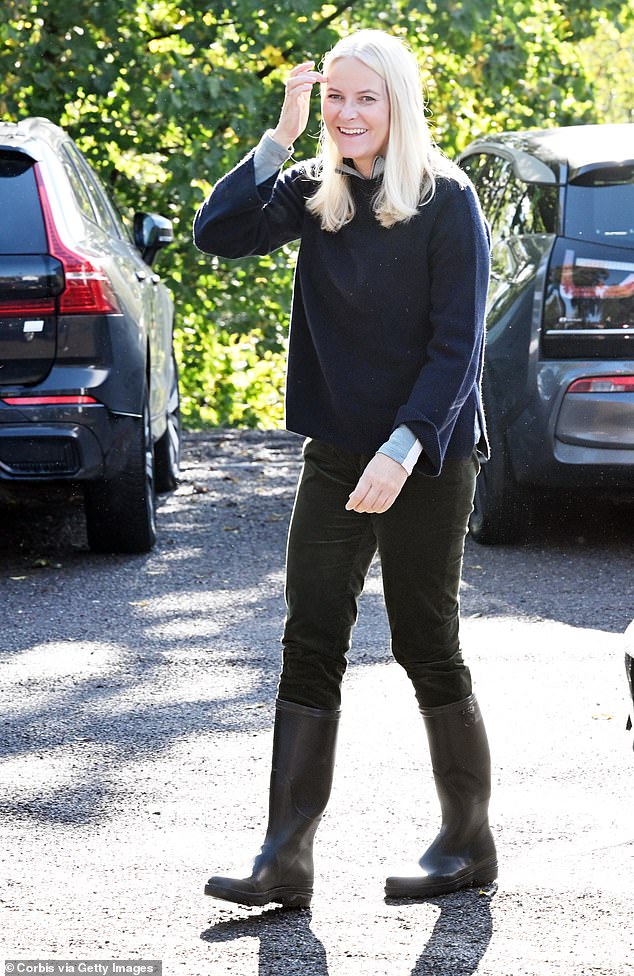 Mette-Marit put on a practical pair of black Wellington boots when she arrived at the farm.