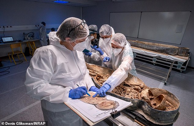 Forensic experts have been able to link such physical evidence of his remains to the life and death of Joachim du Bellay, as detailed in the literature.