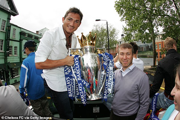 Roman Abramovich (right) transformed Chelsea into an elite team in European football thanks to his enormous wealth before being ousted in 2022 following the Russian invasion of Ukraine.