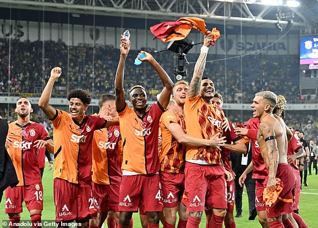 Galatasaray defeated Mourinho's team and is five points clear at the top of the Super Lig.