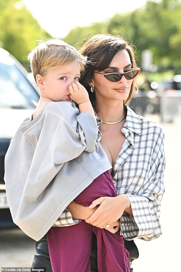 The beauty caused a sensation while holding her three-year-old son Sylvester in her arms.