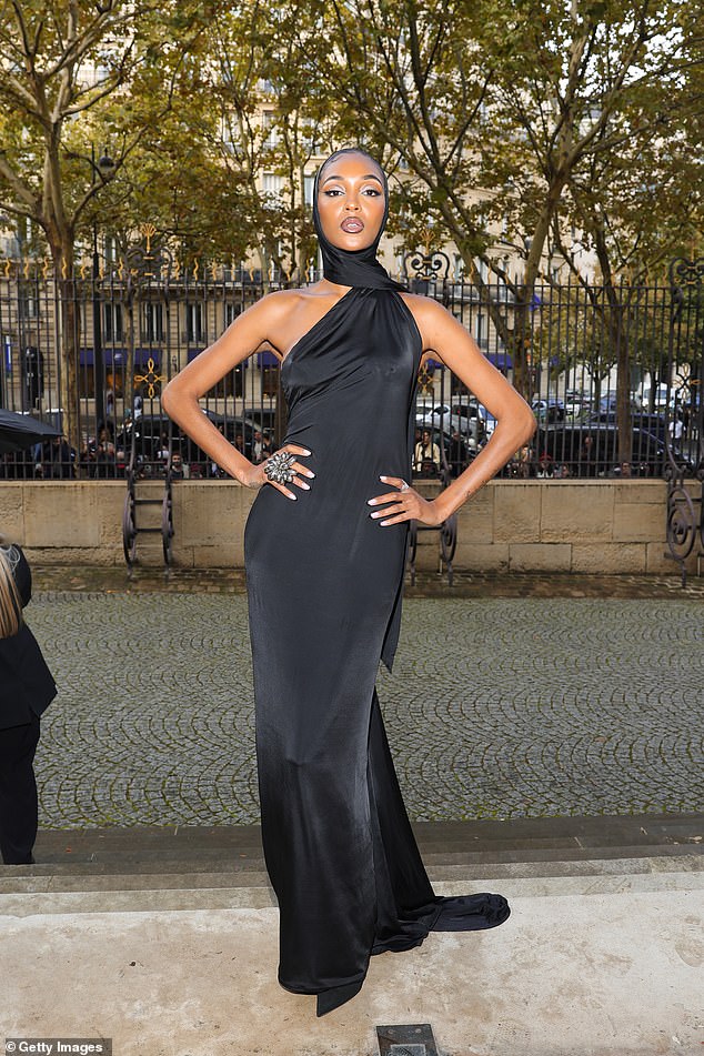 The catwalk star looked sensational as she posed up a storm outside.