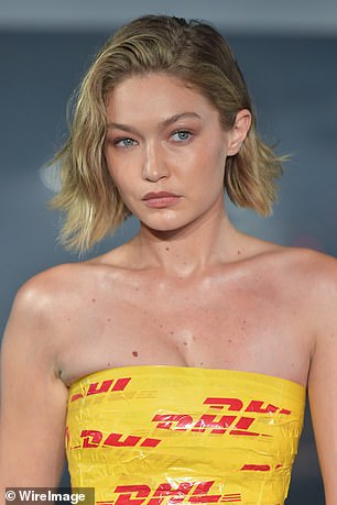 For the dramatic runway, Gigi showed off her natural look with simple nude makeup.