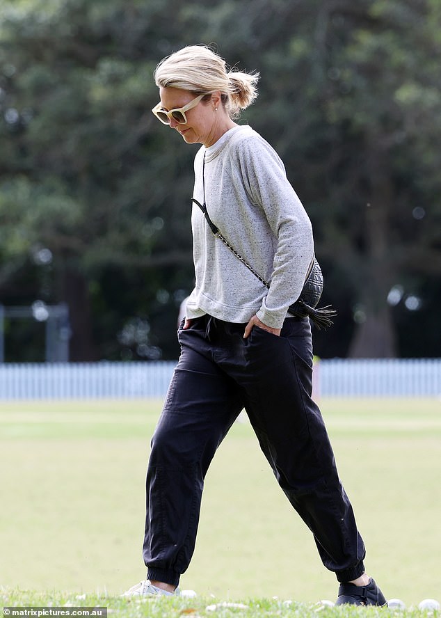 Gardner looked effortlessly stylish as she rocked a monochrome look in a loose-fitting gray sweater paired with black pants and black and white sneakers.