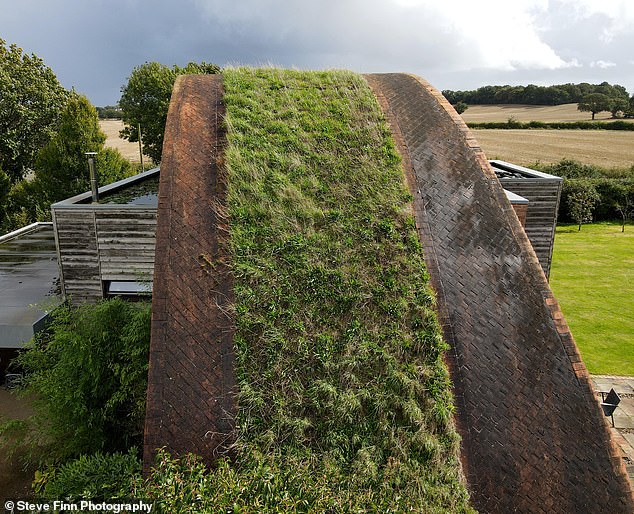 The structure is waste-friendly, as materials such as concrete, which require a lot of energy to manufacture, are not needed.