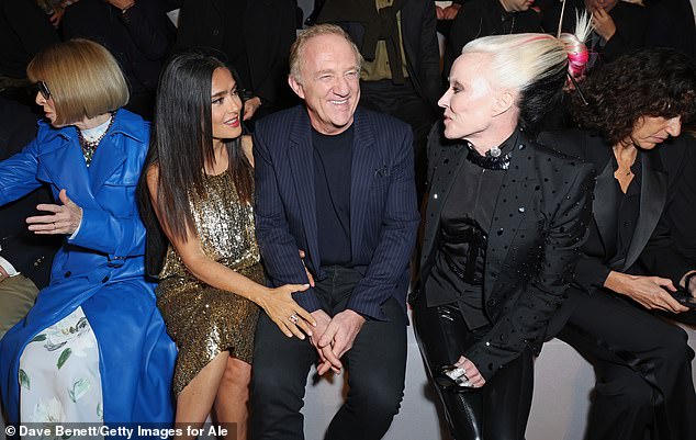 Frida's favorite, who also attended the event with her husband Francois-Henri Pinault (right), smiled happily posing with fashion legend Anna Wintour (left).