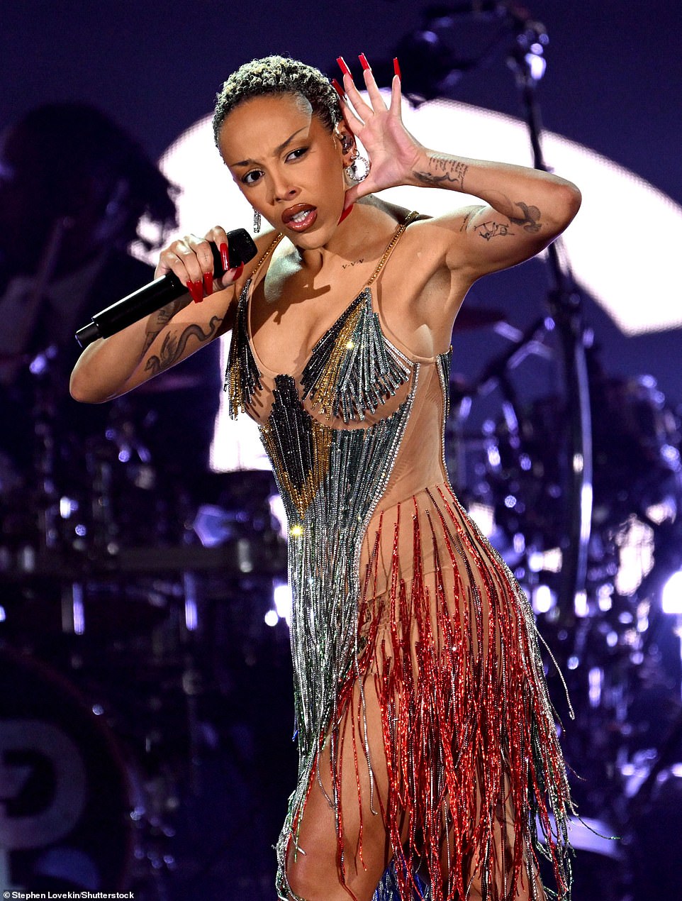 The 28-year-old musical artist lit up the stage as she modeled a low-cut nude dress with sequin-covered fringes during her performance.