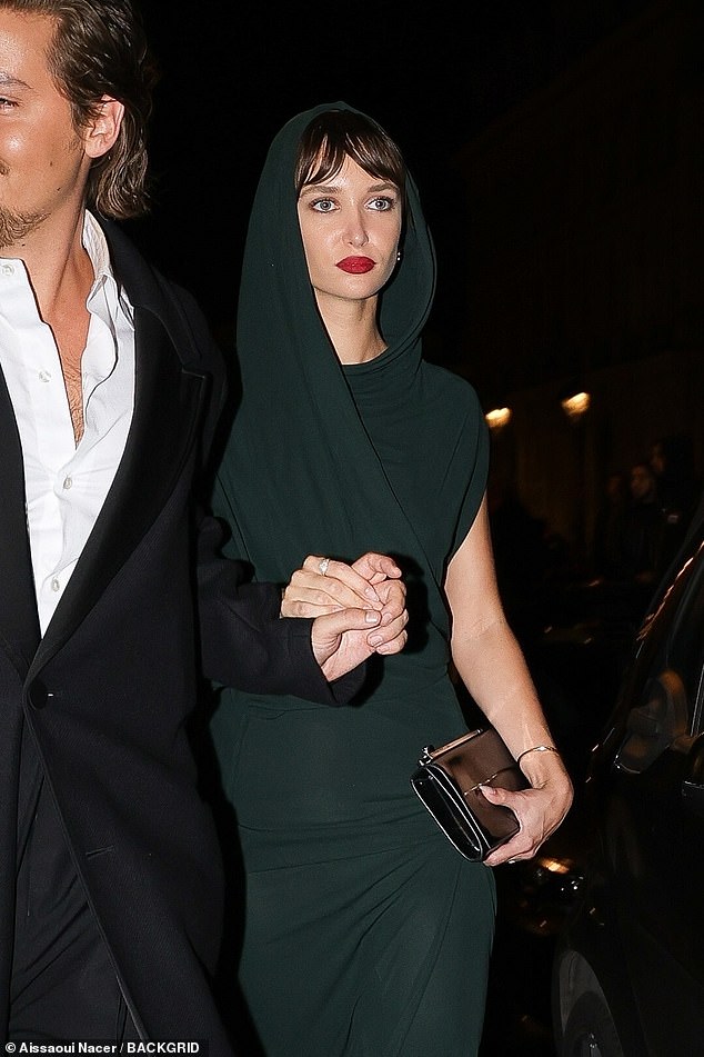 Ari stunned in her dramatic hooded dress as she and Cole walked home together after the event.