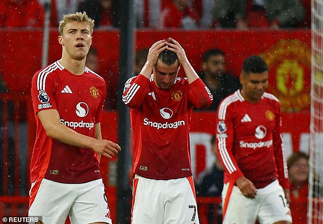 Tottenham Hotspur produced a fluid attacking display to condemn ten-man Manchester United to a crushing 3-0 defeat.