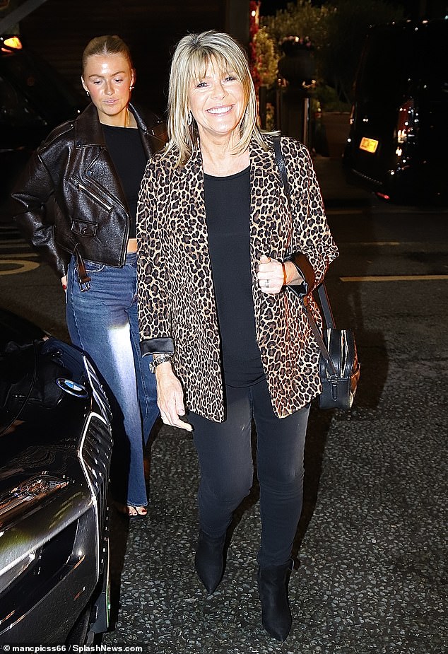 For her night out, Ruth looked sensational in the blazer that she paired with a simple black top, jeans, and high-heeled boots.