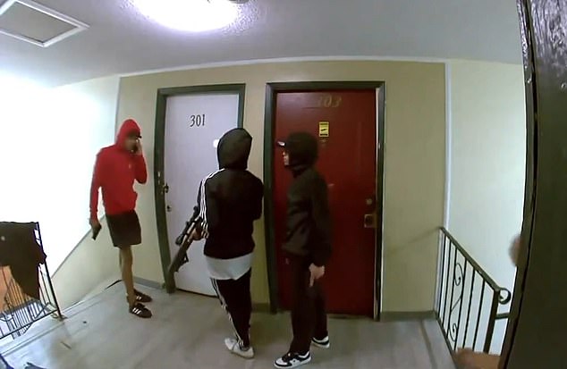 Footage from a resident at an Aurora apartment complex appeared to show gunmen knocking on a door, heightening fears that the Tren de Aragua gang was in control of the complex.