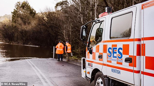 Tasmania SES teams prepare for flooding. Image: Tasmania SES