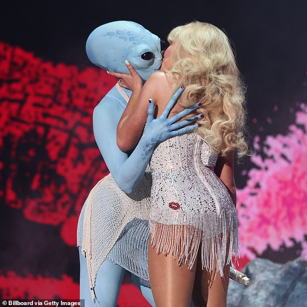 At one point during the performance, Sabrina kissed an alien wearing women's clothing.