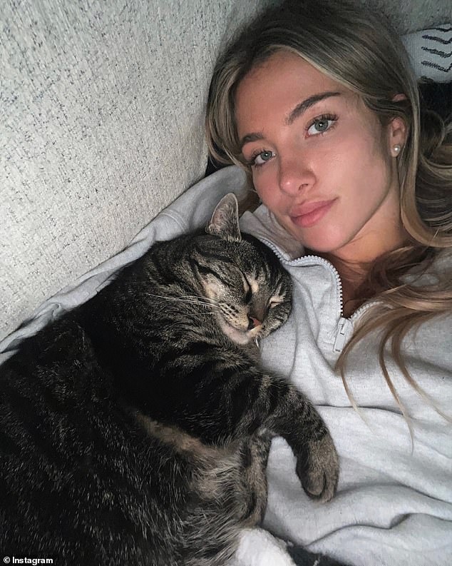 Vanessa said she was traveling with her 20-pound cat and a mountain of luggage, and explained that during the three-hour delay before they were allowed back on the plane, she kept the charger in her purse.