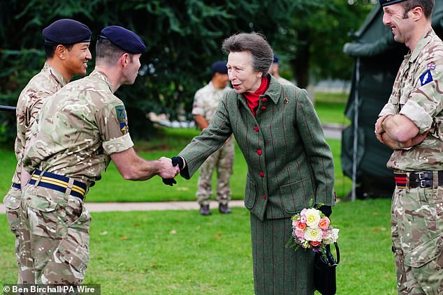 He met with several members of the Allied Gurkha Rapid Reaction Corps (ARRC) Support Battalion.