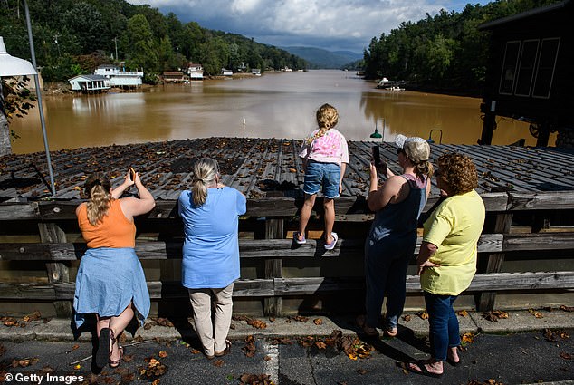 A family observes the town destroyed by heavy floods.