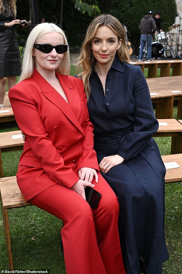 Jodie also posed with English musician and cellist Grace Chatto, who made waves in a vibrant red suit ensemble and dark hues.