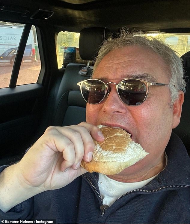 An hour after sharing the first selfie, Eamonn responded to fans by sharing a second photo from his car, while eating a bacon sandwich, proving that the selfie wasn't old.