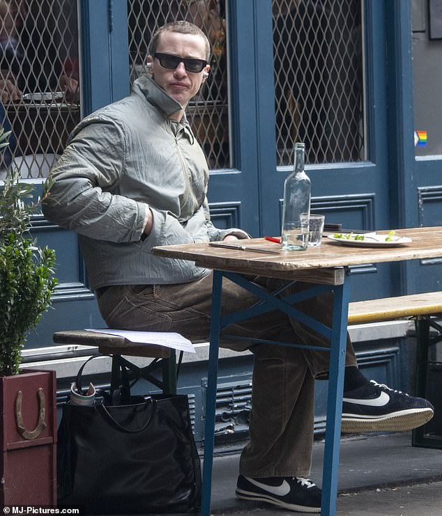 Joseph looked casual for his solo lunch in a green quilted jacket and brown pants.