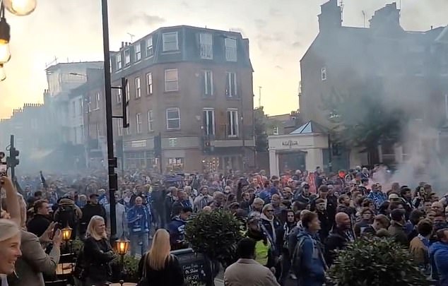 The most unpleasant scenes in the stadium occurred in a hectic atmosphere created before the match (credit: anthony celentano in X)