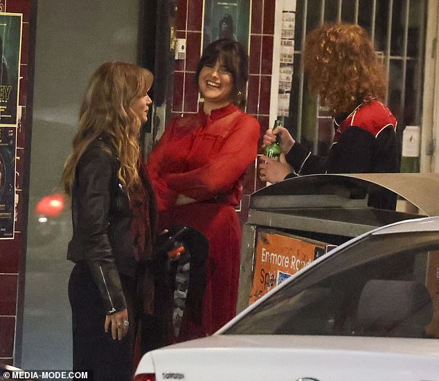 It seems the rock star lifestyle is rubbing off on Mia, as the young singer was recently spotted smoking cigarettes while out with friends in Sydney's Rose Bay.