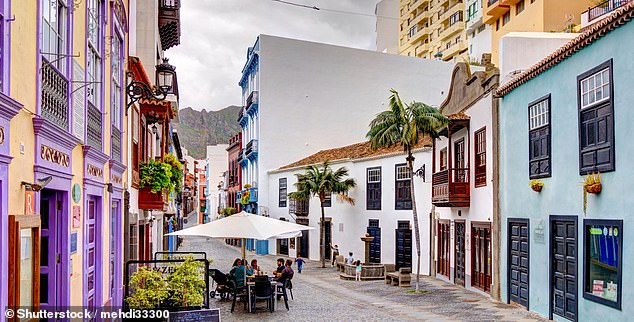 Along the way, Martín stays in Santa Cruz (pictured), the main town of La Palma. 