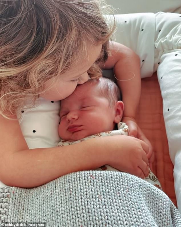 Another adorable image showed the couple's eldest daughter, Jupiter, who could be seen giving her little sister a kiss on the forehead.