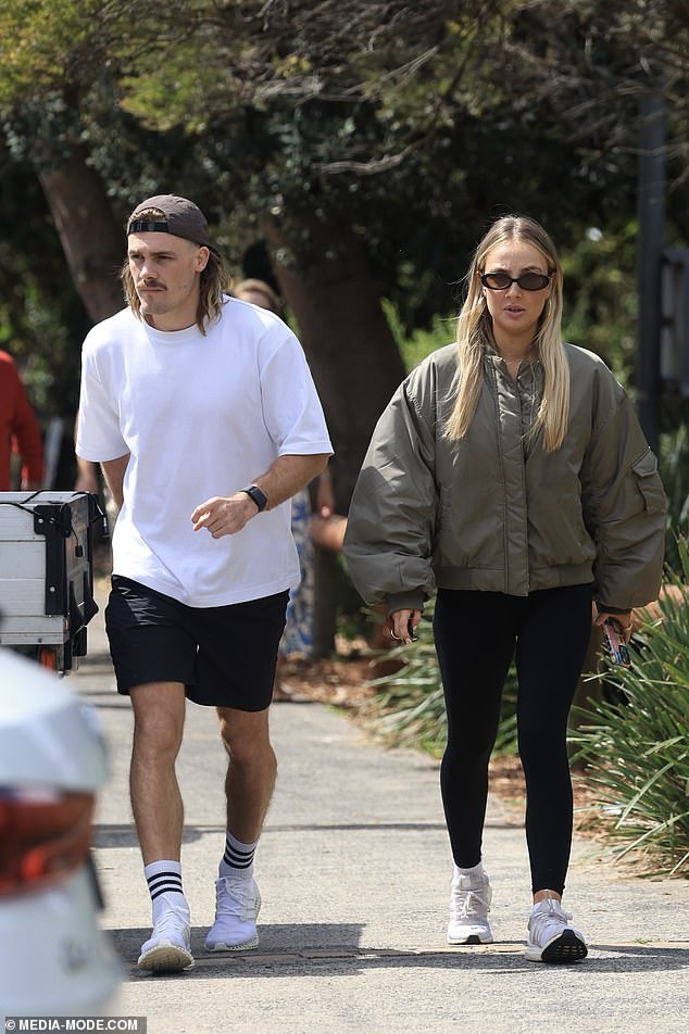 Keen to add a little more wind protection to her ensemble, Emma also wore a khaki bomber jacket.