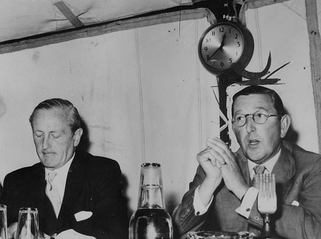 Colville, right, with Harold Evans, press secretary to Prime Minister Harold MacMillan, 1959