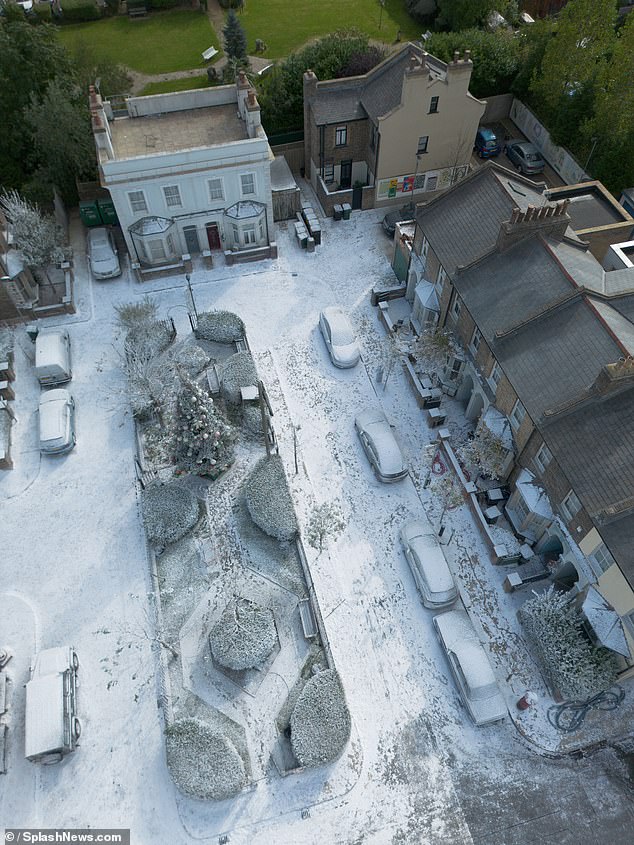 Meanwhile, the cars on the Albert Square set were also covered in snow from top to bottom.