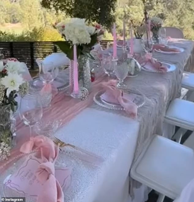 Jennie then gave her followers a look at the outside decor, which consisted of a long, rectangular table covered with a white tablecloth, as well as pink napkins and candles.